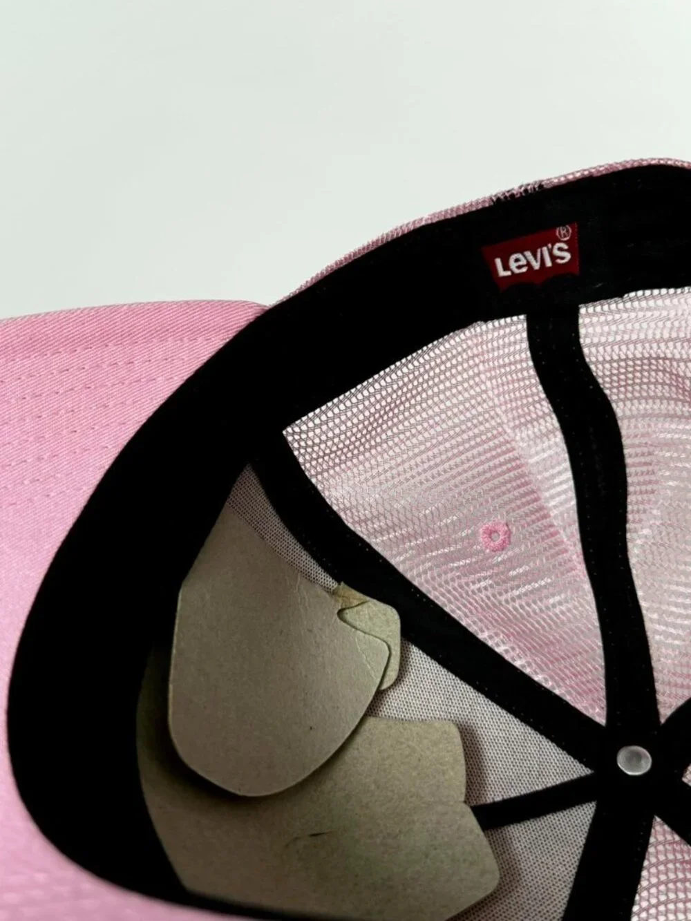 Levis pink trucker hat with mesh back and embroidered logo // unisex // BNWT